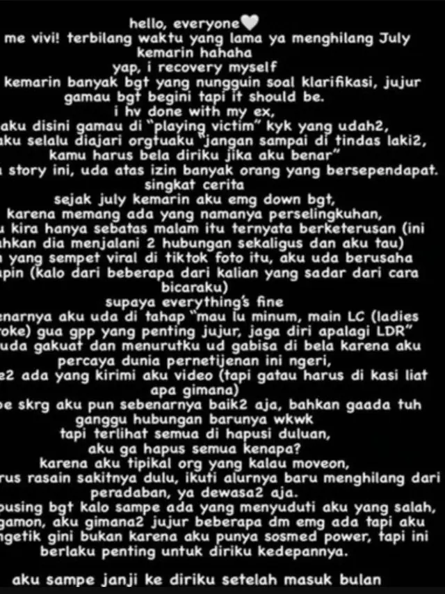 Pegiat E-Sport Vivi Novika menumpahkan curahan hatinya terkait hubungan asmaranya dengan pesepak bola Alfeandra Dewangga yang sudah berakhir. (Instagram @viviinovika)