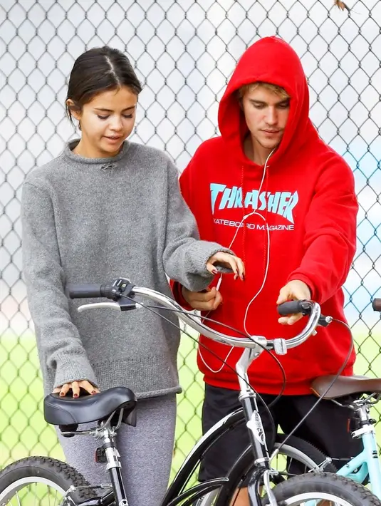 Selena Gomez merasa bahwa Justin Bieber membuatnya bahagia dan ingin kembali melanjutkan hubungannya tersebut. (GQ)