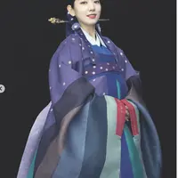 Park Shin Hye memperlihatkan D-line atau tubuh hamil dalam ungghan akun instagramnya, Sabtu (22/1/2022)
(dok.Instagram/@ssinz7/https://www.instagram.com/ssinz7/Fany)