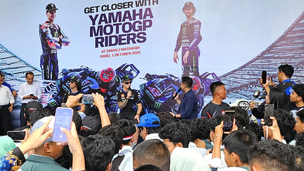 Pembalap MotoGP Fabio Quartararo dan Alex Rins Kunjungi SMAN 2 Mataram, Siswa Histeris Sambut Kedatangan
