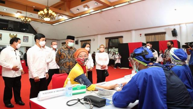 Menko PMK Muhadjir Effendy dan Wakil Menteri Kesehatan Dante Saksono Harbuwono