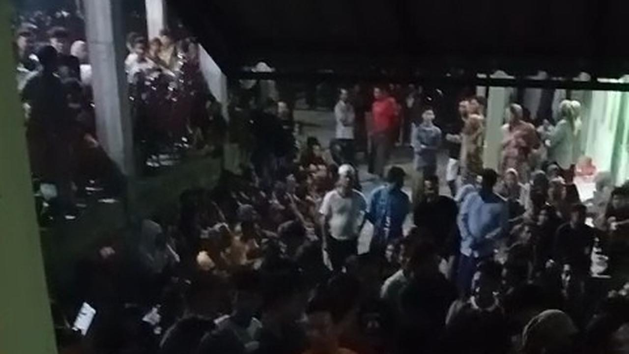 Dua Polisi di Gresik Dihajar Massa Usai Diduga Peras Warga