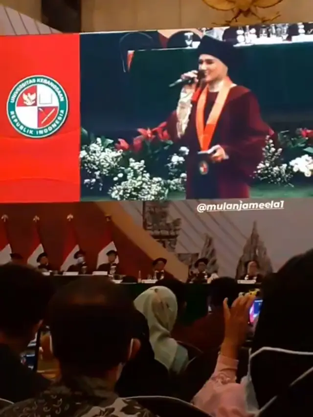 Wisuda Mulan Jameela