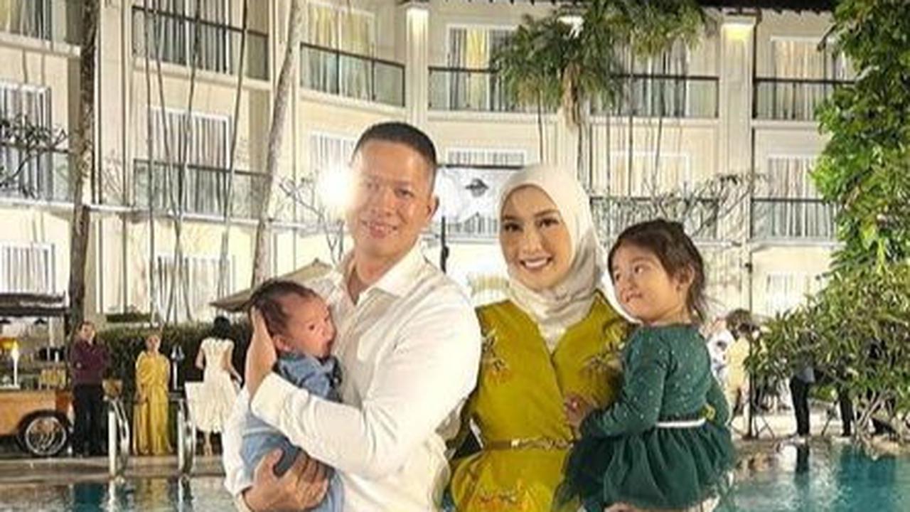 Dulu Miss International, 8 Foto Kevin Liliana, Memilih Berhijab dan Jadi Seorang Ibu