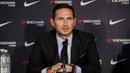 Manajer Chelsea, Frank Lampard memberi keterangan dalam konferensi pers di Stadion Stamford Bridge, London, Inggris, Kamis (4/7/2019). Lampard resmi diikat selama tiga tahun oleh Tim London Biru. (AP Photo/Matt Dunham)