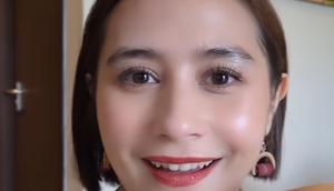 Gaya rambut Prilly Latuconsina di Pernikahan Fansnya di Jogja. [@prillylatuconsina96]