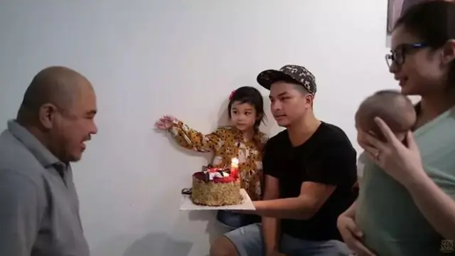 Glenn Alinskie dan Chelsea Olivia berikan hadiah ultah spesial untuk karyawan (YouTube/Alinskie Family)