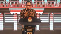 Menteri Dalam Negeri Tito Karnavian memberikan sambutan saat peluncuran tahapan Pemilu 2024 di Gedung KPU, Jakarta, Selasa (14/6/2022) malam. Usai tahapan awal Pemilu 2024 resmi dibuka, KPU akan langsung merancang perencanaan program dan Anggaran serta Penyusunan Peraturan Pelaksanaan Penyelenggaraan Pemilu. (merdeka.com/Iqbal S Nugroho)