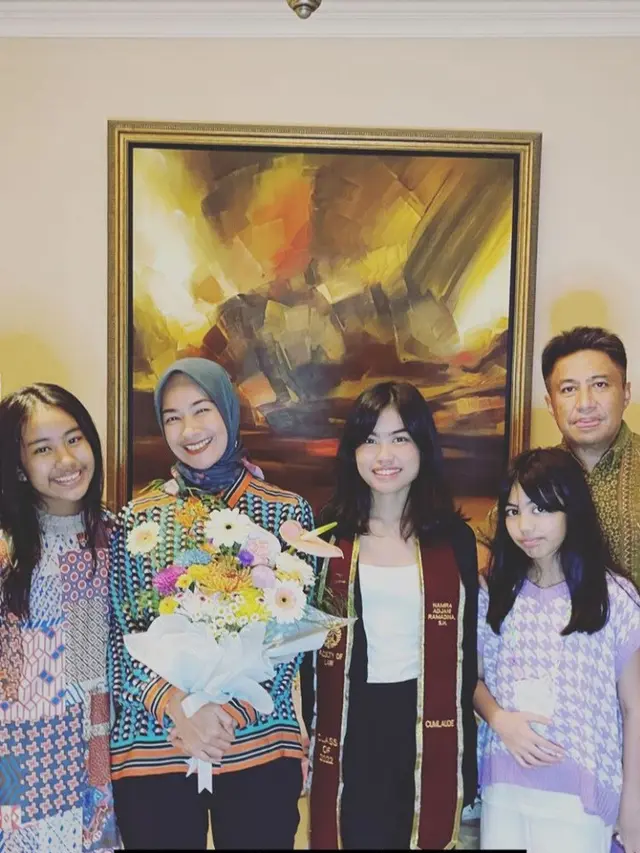 Namira Anjani Anak Alya Rohali Rayakan Kelulusan