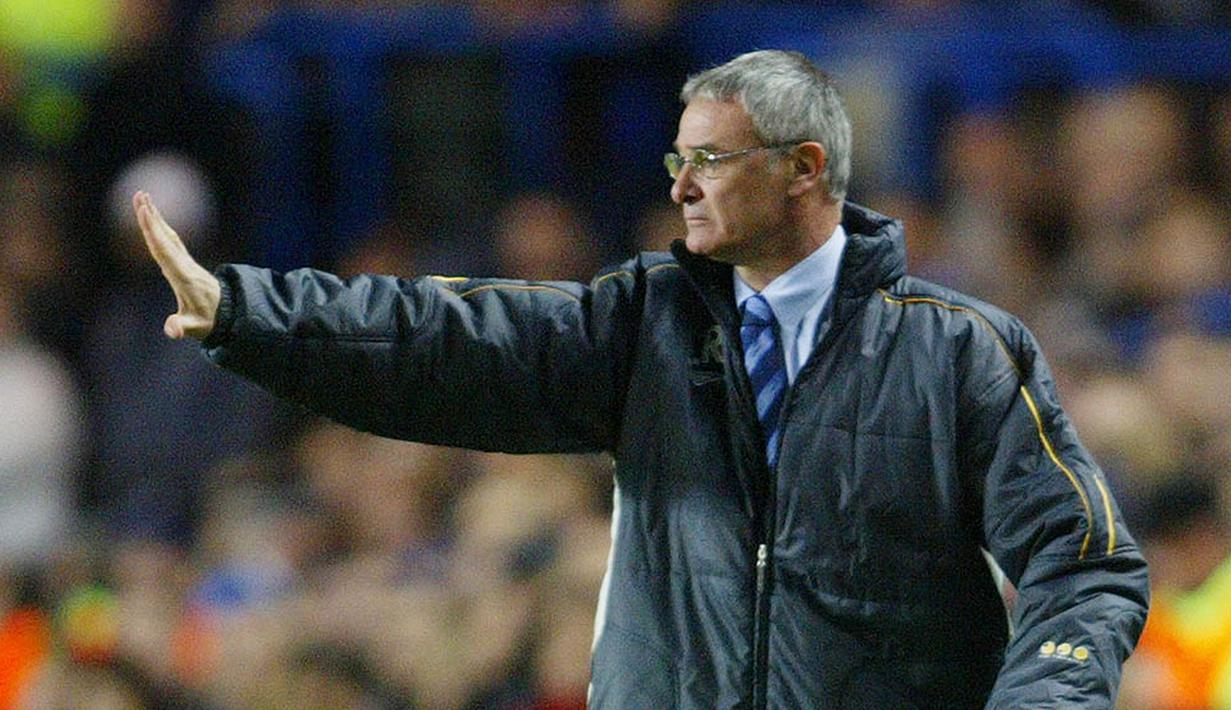 5. Claudio Ranieri (2000-2004), 61% - Pelatih yang bagus tapi tidak spesial untuk Roman Abrahamovich. Pelatih berjuluk Tinkerman ini dibuang sang pemilik yang saat itu bernafsu mendatangkan Jose Mourinho. (AFP/Adrian Dennis)