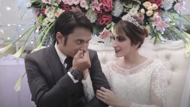 6 Potret Pernikahan Reiner Manopo dan Shirin Shafira di Video Klip, Didoakan Balikan