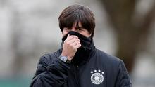  Pelatih timnas Jerman, Joachim Loew mengawasi timnya berlatih di Kamen, Jerman (21/03/2017). Jerman akan melawan Inggris pada laga persahabatan di Iduna Park Stadium. (EPA/Friedemann Vogel)