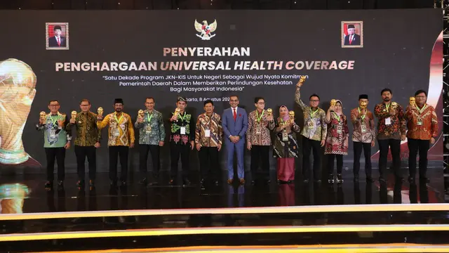 Wali Kota Tarakan dapat Penghargaan di UHC Awards 2024