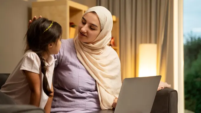 3 Tips Menyeimbangkan Peran Antara sebagai Ibu dan Istri (Foto: Freepik/freepik)