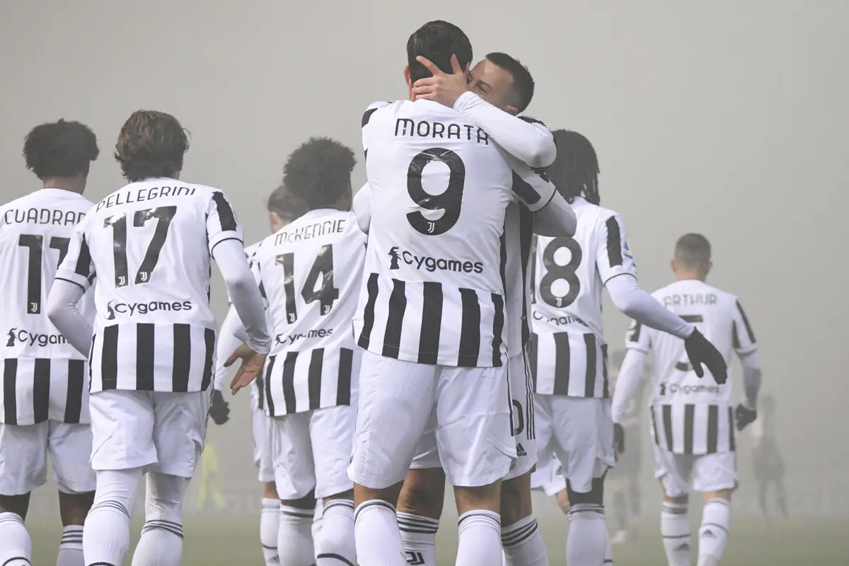 Foto: Laga Berselimut Kabut di Laga Bologna Versus Juventus di Giornata Ke-18 Liga Italia