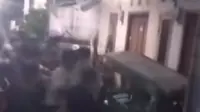 Viral video seorang laki-laki yang jadi bulan-bulanan warga. Diduga pria tersebut melakukan pelecehan atau sodomi kepada korban inisial Q di kawasan Koja, Jakarta Utara, Kamis (29/6) malam (Istimewa)