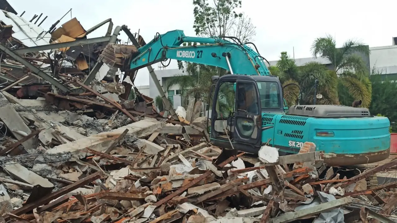 Penampakan Kantor Gubernur Sulbar yang Ambruk Diguncang Gempa