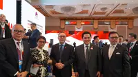 Menteri Perdagangan (Mendag) Zulkifli Hasan mendampingi Presiden Joko Widodo atau Jokowi saat menghadiri Forum Bisnis Indonesia-Republik Rakyat Tiongkok (RRT) di China. (Foto: Humas Kemendag)
