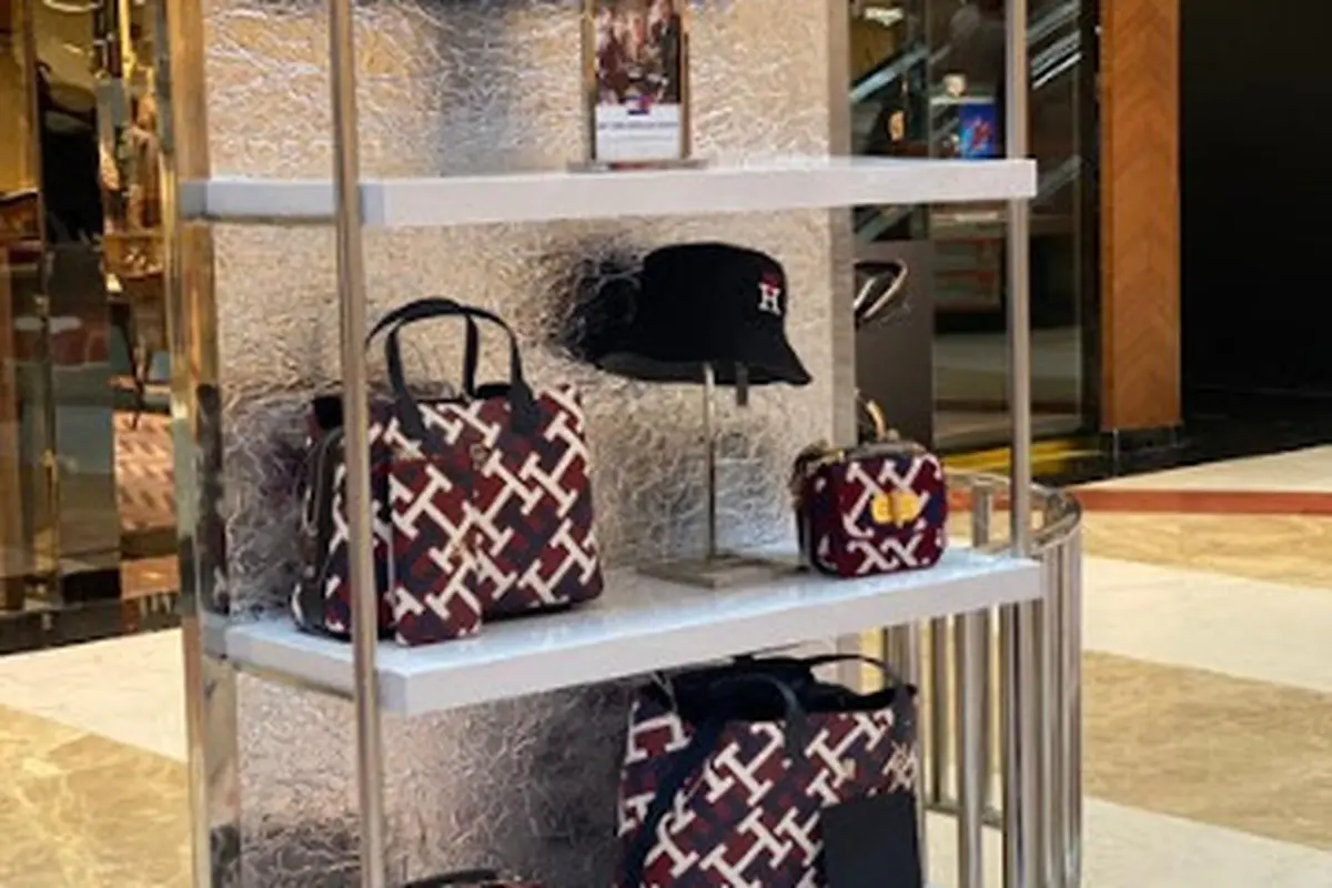 Melihat Koleksi TH Monogram Milik Tommy Hilfiger Lebih Dekat di Pondok Indah
