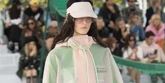 Lacoste sebagai label sportswear asal Prancis memiliki ciri khas tersendiri dalam setiap garis rancangnya.