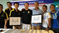 Persib Bandung didukung 10 sponsor untuk menjalani Torabika Soccer Championship presented by IM3 Ooredoo. (Bola.com/Erwin Snaz)