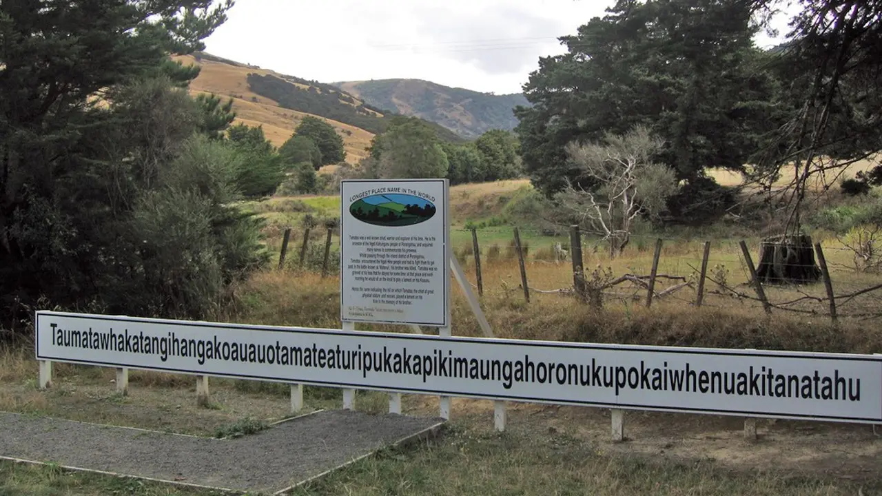 Taumatawhakatangihangakoauauotamateaturipukakapikimaungahoronukupokaiwhenuakitanatahu