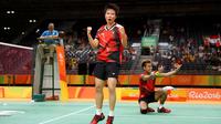  Pasangan Indonesia, Tontowi Ahmad/Liliyana Natsir, mengukir rekor baru pada ajang Olimpiade Rio de Janeiro 2016. Mereka menjadi ganda campuran pertama Merah Putih yang merebut medali emas. (Reuters/Mike Blake)