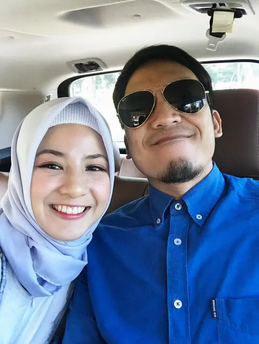 Terkait soal kisah cintanya, Natasha pun berbagi cerita dan mengisahkannya dalam sebuah buku. Ia menuliskan buku yang berjudul “Katanya Nikah Muda”, mengingat Natasha dinikahi Desta saat masih berusia 19 tahun. (Instagram/natasharizkynew)