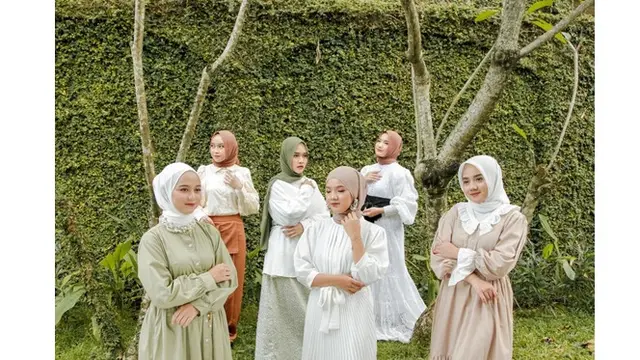 6 Potret Grup Vokal Putih Abu-Abu saat Tak Pakai Seragam Sekolah, Tampil Stylish