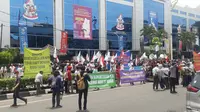 Ratusan masyarakat yang tergabung dalam Masyarakat Anti Perampasan Aset Negara (MAPAN) berunjukrasa di Kantor Kementerian ATR/BPN (Istimewa)