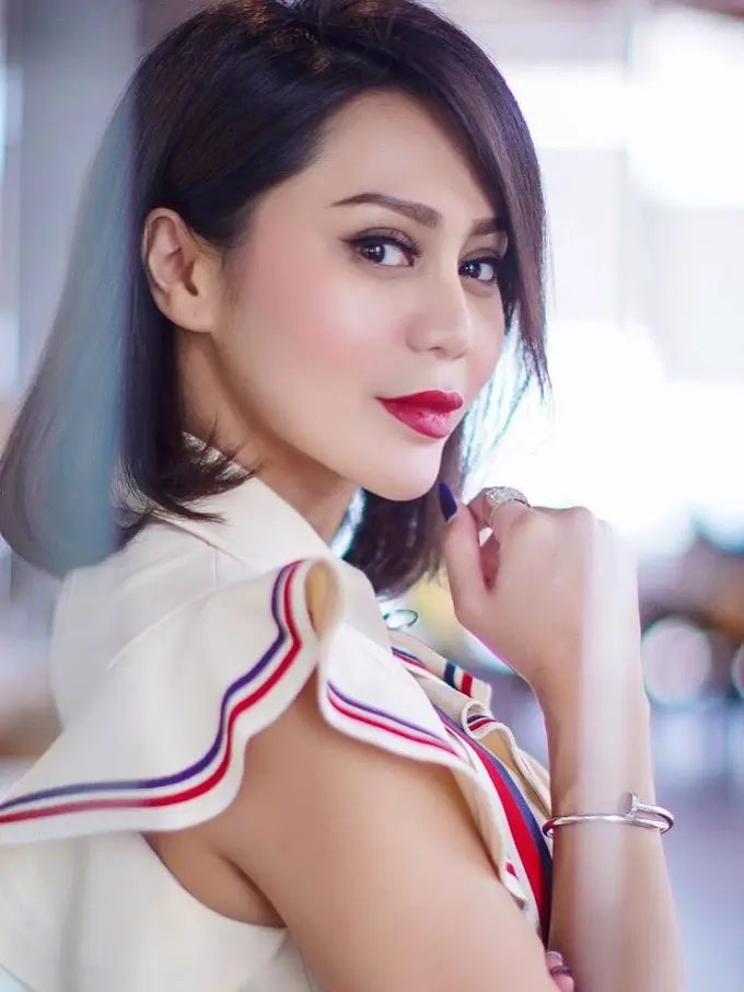 6 Potret Vicky Zainal, Artis FTV Sekaligus Kakak Bunga Zainal yang Jadi Korban KDRT