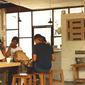 Suasana di kedai kopi Dialek.co, yang menjadi referensi tempat tongkrongan sekaligus ruang baca dengan suasana tenang di Kota Palembang Sumsel (Dok. Pribadi Muhammad Arnold Habibullah Waworuntu / Nefri Inge)