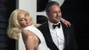 Sering tampil mesra di depan umum, pengemar Lady Gaga dan Taylor Kinney dikejutkan dengan berita yang membicarakan putusnya hubungan mereka. Kini, keduanya terdengar akan balikan setelah tuntaskan pekerjaan. (AFP/Bintang.com)