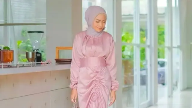 Dress Duyung dengan Aksen Serut