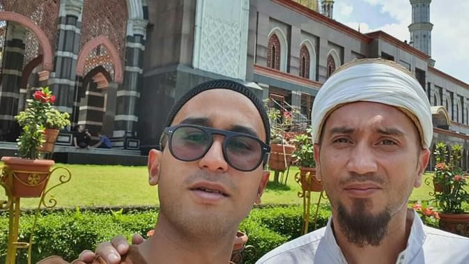 Gary Iskak berbusana muslim (Sumber: Instagram/iskak_gary)