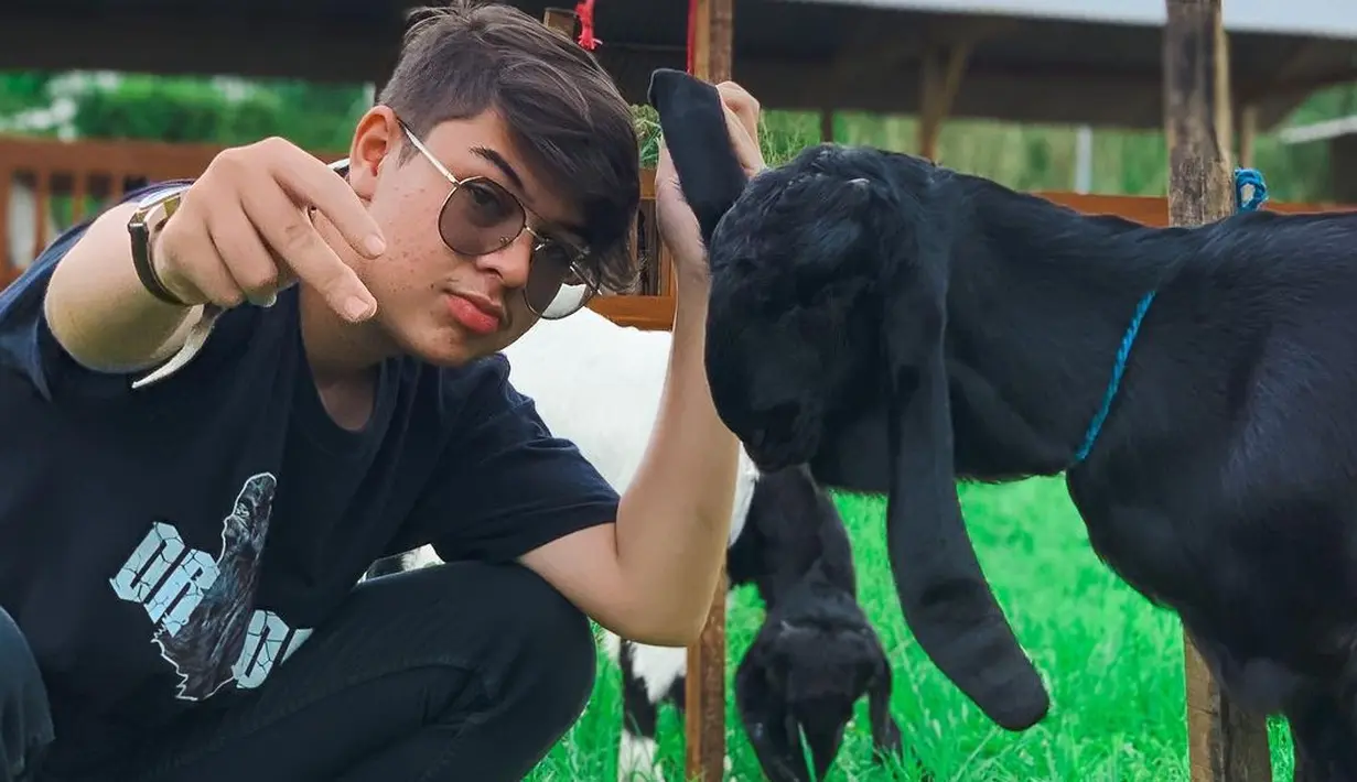 <p>Saat usianya 10 tahun atau pada tahun 2014, pemilik nama asli Ibrahim Khalil Alkatiri ini menghilang dari layar kaca. Sinetron terakhirnya tahun itu adalah Khanza 2. Baim mulai syuting tahun 2007 saat itu mengantarkan kakaknya Akbar Khalil Alkatiri untuk syuting. [Instagram/baimalkatiri]</p>