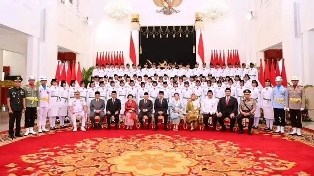 <p>Presiden Jokowi dan Anggota Paskibraka Nasional 2023. (Foto: Dok. Instagram @jokowi)</p>