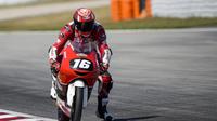 Pembalap Indonesia dari AHRT, Mario Suryo Aji saat tampil di CEV Moto3 Katalunya (Istimewa)