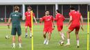Sandy Walsh dan sejumlah pemain Timnas Indonesia melakoni latihan resmi menjelang laga FIFA Series 2026 melawan St Kitts and Nevis di Stadion Madya, Senayan, Jakarta, Kamis (26/03/2026). (Bola.com/M Iqbal Ichsan)