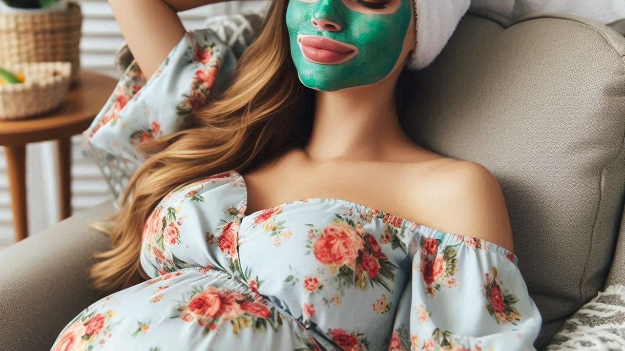 Ilustrasi Ibu Hamil Pakai Skincare