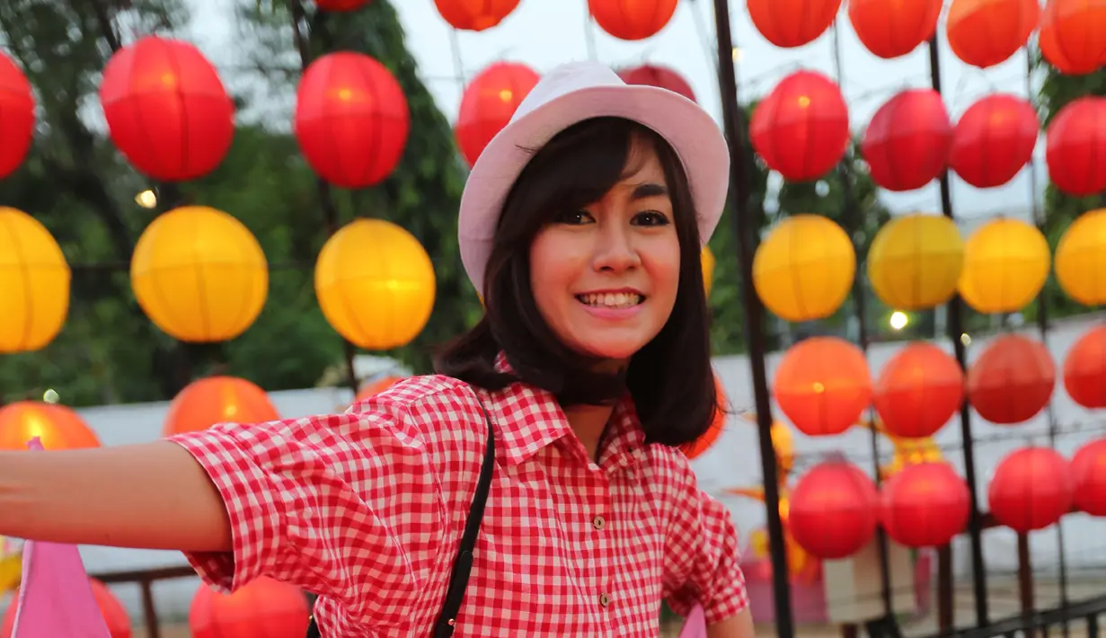 Sebagai figur publik, Anisa Rahma dengan senang hati meladeni para penggemarnya. (Nizar Zulmi/Bintang.com)