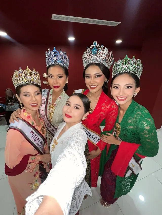 Prilly Latuconsina bersama Puteri Indonesia (Instagram/prillylatuconsina96)