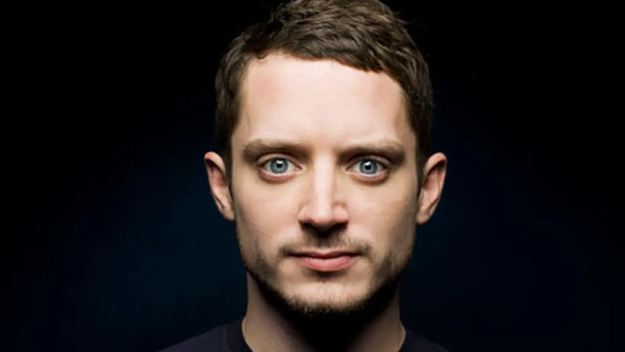 Elijah Wood Jilat Ludah Sendiri Soal Tema Zombie