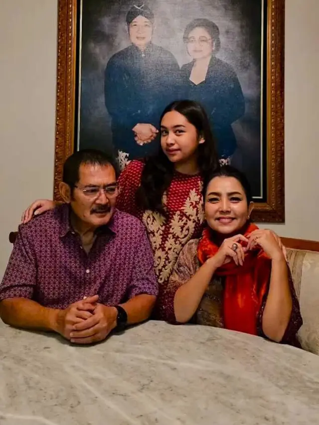6 Gaya Outfit Mayangsari dan Khirani yang Selalu Kompak/dokumentasi foto via Instagram @mayangsari_official