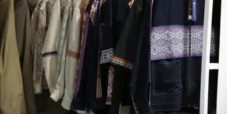 Berdiri tahun 2018, MYMD merupakan kepanjangan dari My Mom and Dad. MYMD merupakan koleksi ready to wear yang bisa dikenakan oleh pria dan wanita. [Adrian/Fimela]
