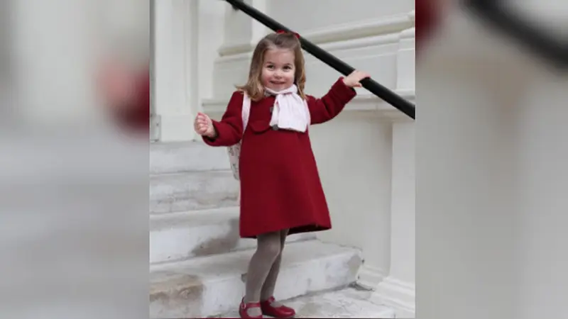 Foto Putri Charlotte saat pertama kali masuk sekolah usia dini (Instagram/@kensingtonroyal)