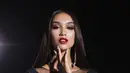 Inilah potret memukau Sophia Rogan saat melenggang di panggung Miss Grand International 2021 dalam balutan gaun besutan desainer Wiki Wu. (Instagram/wikuwu5).