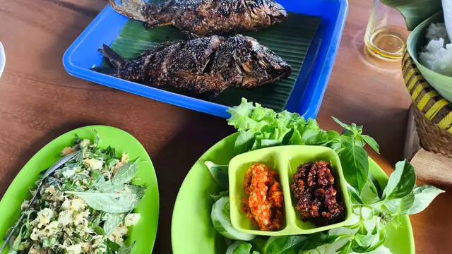 Makan di spot kolam pemancingan Bandungan Semarang (Foto: Google Maps)