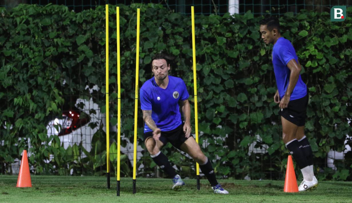 <p>Marc Klok, yang belum lama ini mendapatkan paspor Indonesia, berkesempatan menjalani debut bersama Timnas Indonesia di event internasional. (Bola.com/Ikhwan Yanuar)</p>