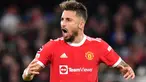 Liga Arab Saudi kembali mendatangkan pemain asal Liga Inggris pada bursa transfer pemain musim panas 2023/2024. Menurut pakar transfer sekaligus jurnalis kondang Italia, Fabrizio Romano, Alex Telles menjadi pemain ke-6 yang hijrah ke Saudi Pro League untuk bergabung dengan Al Nassr yang sejak tengah musim lalu diperkuat Cristiano Ronaldo. Berikut daftar lengkap 6 pemain Liga Inggris yang telah resmi hujrah ke Saudi Pro League pada bursa transfer pemain musim panas 2023/2024. (AFP/Anthony Devlin)